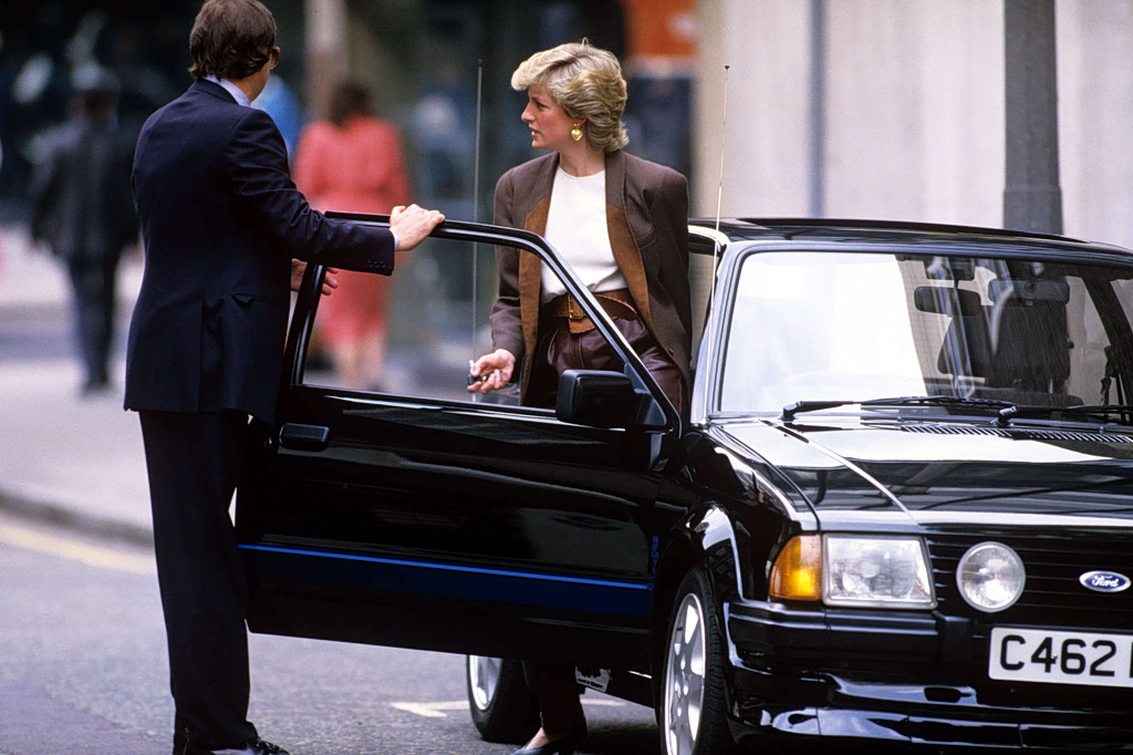 Jaguar XJ40 Sovereign: Σε δημοπρασία το αυτοκίνητο που συνόδευσε την Νταϊάνα στην πιο θρυλική της εμφάνιση