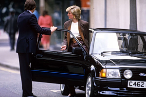 Jaguar XJ40 Sovereign: Σε δημοπρασία το αυτοκίνητο που συνόδευσε την Νταϊάνα στην πιο θρυλική της εμφάνιση
