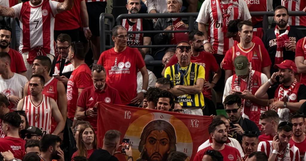 Οπαδός της Φενέρμπαχτσε… έχασε το δρόμο του και κατέληξε στον κόσμο των Πειραιωτών
