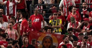 Οπαδός της Φενέρμπαχτσε… έχασε το δρόμο του και κατέληξε στον κόσμο των Πειραιωτών