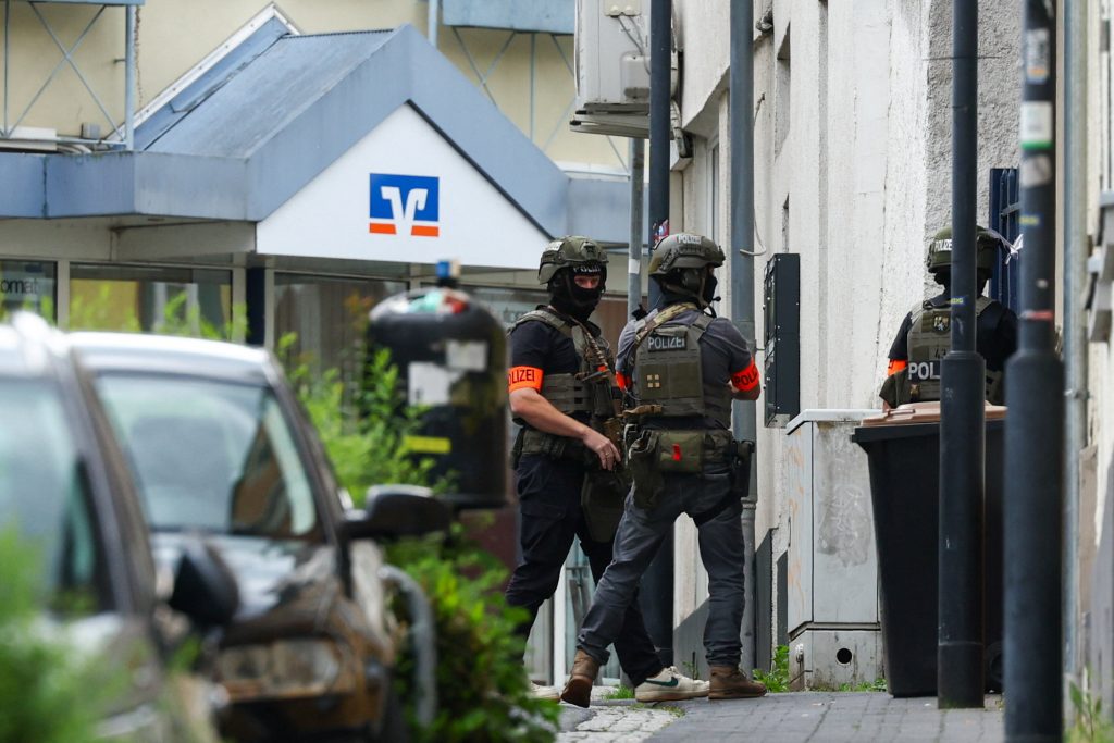 Γερμανία: Ελεύθεροι οι όμηροι από την τράπεζα, είχανε κλειδωθεί σε θησαυροφυλάκιο – Άφαντοι οι δράστες