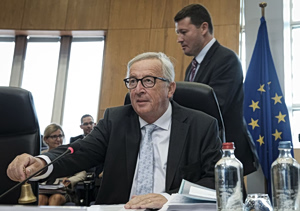 Ζαν-Κλοντ Γιούνκερ στα «ΝΕΑ»: Η Ευρώπη δεν πρέπει να γονατίζει μπροστά στις ΗΠΑ»