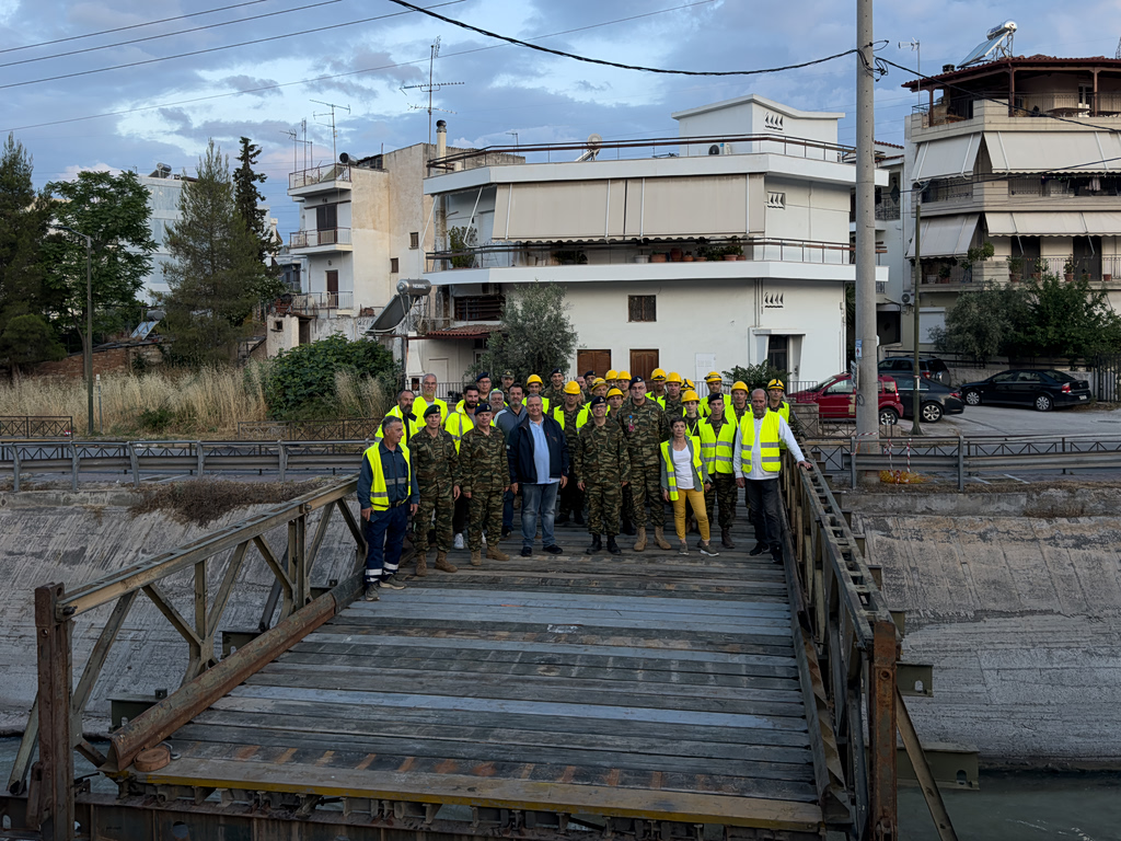 Τοποθέτηση πεζογέφυρας στον Δήμο Νέας Φιλαδέλφειας – Νέας Χαλκηδόνας με τη συνδρομή των ΕΔ (video)