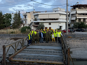 Τοποθέτηση πεζογέφυρας στον Δήμο Νέας Φιλαδέλφειας – Νέας Χαλκηδόνας με τη συνδρομή των ΕΔ (video)
