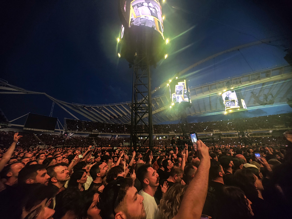 Φωτιά και Metal στο ΟΑΚΑ: Οι Metallica στη σκηνή – Συγκλονιστική ατμόσφαιρα