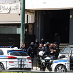 Καλλιθέα: «Μπήκε στο μαγαζί με το όπλο για να με σκοτώσει» – Η 43χρονη περιγράφει τα δραματικά δευτερόλεπτα