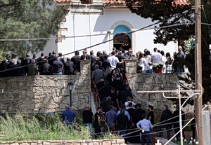 Κρήτη: Οργή στην κηδεία του 21χρονου – «Ήρθατε τώρα που τον σκότωσαν» φώναζαν οι συγγενείς στους αστυνομικούς