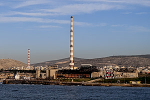 Λιμάνι Πειραιά: Αυτοκίνητο με οδηγό 89χρονο έπεσε στη θάλασσα