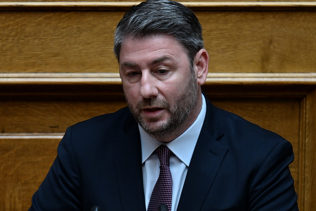 Ανδρουλάκης κατά Κακλαμάνη για τις υποκλοπές: «Α λα καρτ ευαισθησίες» – Κλιμακώνεται η πολιτική σύγκρουση