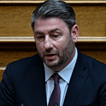 Ανδρουλάκης κατά Κακλαμάνη για τις υποκλοπές: «Α λα καρτ ευαισθησίες» – Κλιμακώνεται η πολιτική σύγκρουση
