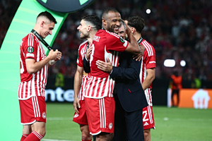 Η UEFA θυμήθηκε τον θρίαμβο του Ολυμπιακού στο Conference League με φωτογραφία Ελ Κααμπί – Μεντιλίμπαρ (pic)