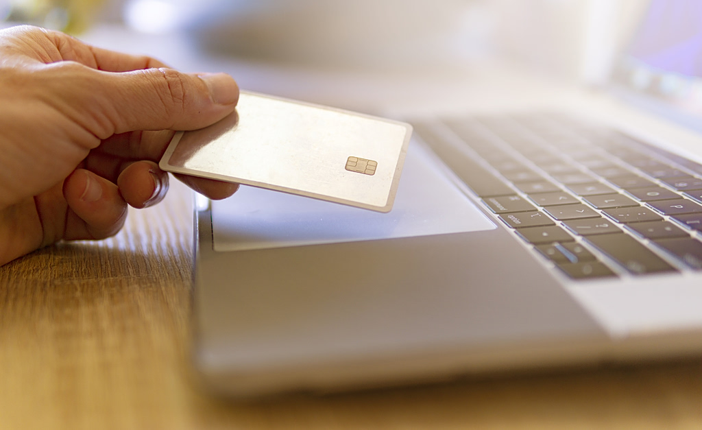 Σταθερή άνοδος στις online αγορές στην Ελλάδα: Τι αγοράζουν οι καταναλωτές και ποιες κατηγορίες προτιμούν