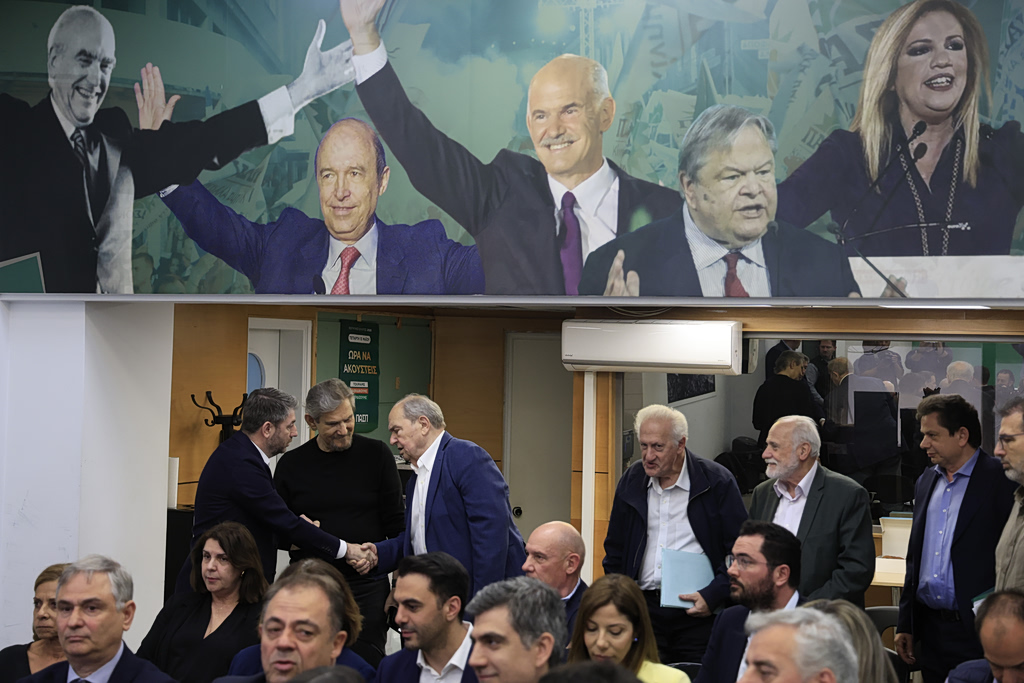 ΠΑΣΟΚ: Τζάκρη τέλος; Τι συζητήθηκε στο Πολιτικό Συμβούλιο για την διεύρυνση