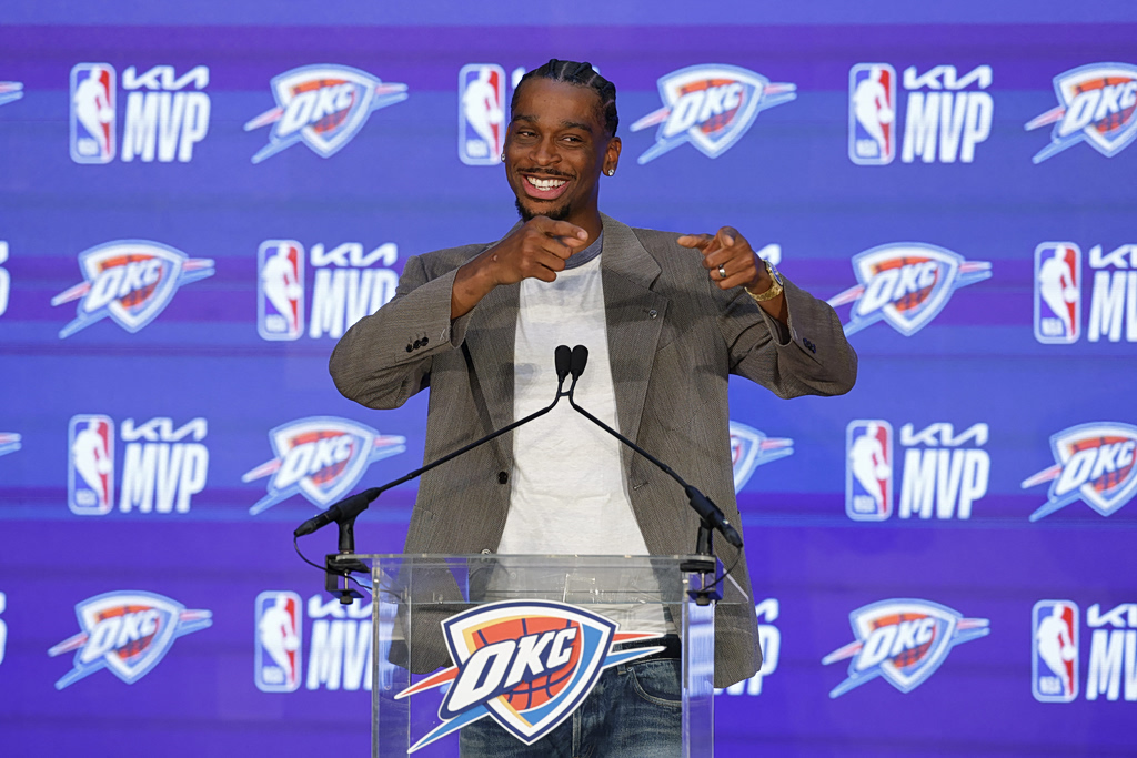 NBA: Τα δώρα του «SGA» στους συμπαίκτες του για το δεύτερο συνεχόμενο MVP (vid)