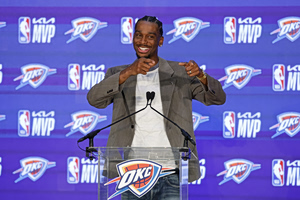 NBA: Τα δώρα του «SGA» στους συμπαίκτες του για το δεύτερο συνεχόμενο MVP (vid)