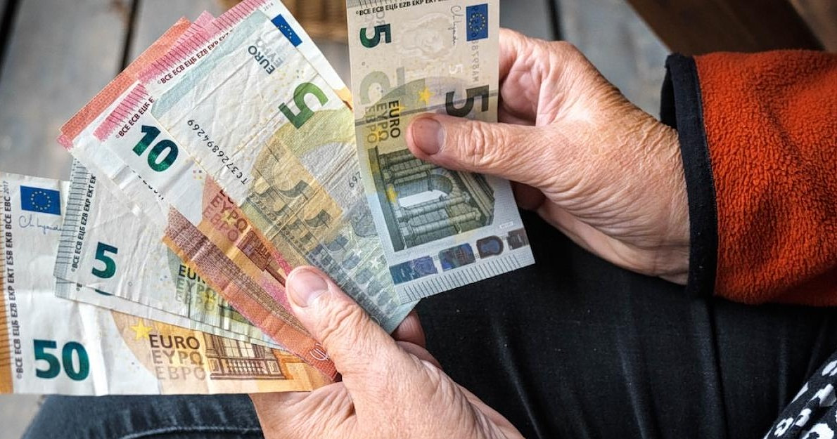 &Epsilon;&pi;ί&delta;&omicron;&mu;&alpha; &Alpha;&pi;ό&lambda;&upsilon;&tau;&eta;&sigmaf; &Alpha;&nu;&alpha;&pi;&eta;&rho;ί&alpha;&sigmaf;: &Pi;&omicron;&iota;&omicron;&iota; &tau;&omicron; &delta;&iota;&kappa;&alpha;&iota;&omicron;ύ&nu;&tau;&alpha;&iota; &kappa;&alpha;&iota; &pi;ώ&sigmaf; &chi;&omicron;&rho;&eta;&gamma;&epsilon;ί&tau;&alpha;&iota; &alpha;&pi;ό &tau;&omicron;&nu; &Epsilon;&Phi;&Kappa;&Alpha;
