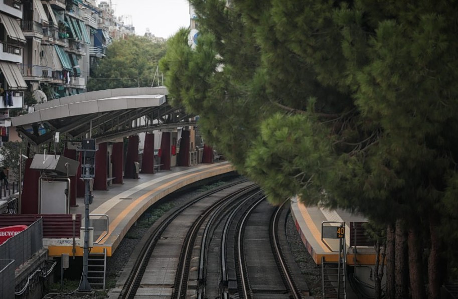 Συρμός του ΗΣΑΠ βγήκε εκτός αποβάθρας στον Άγιο Νικόλαο – Η ανακοίνωση της ΣΤΑΣΥ