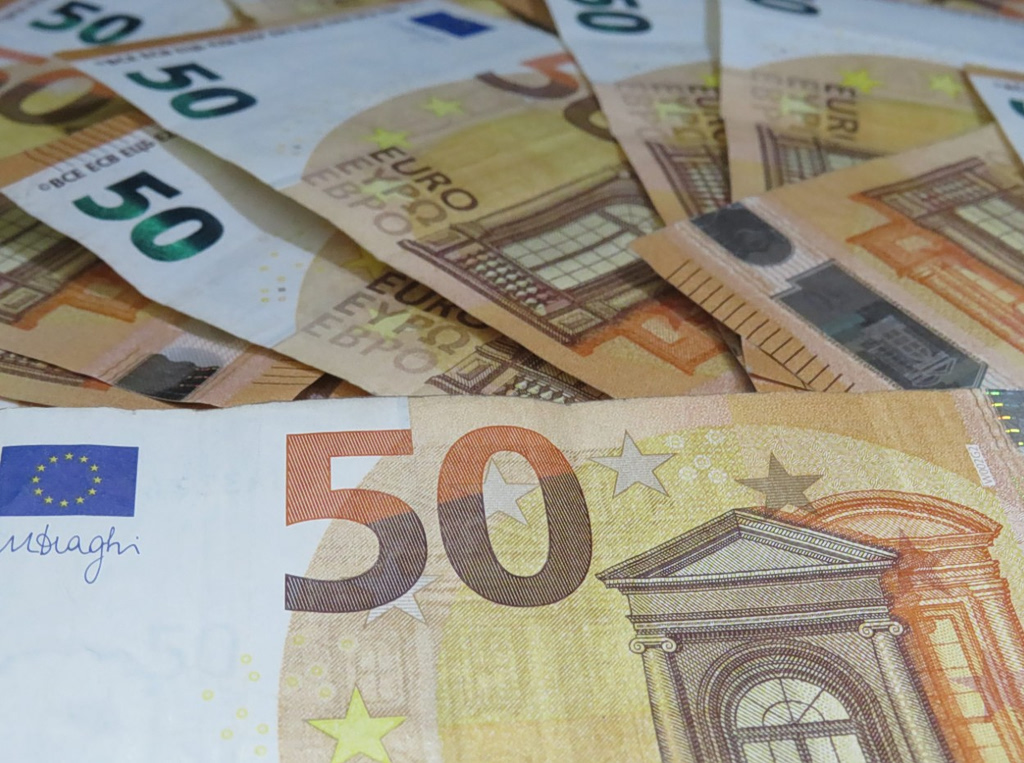 Αλλαγές στις συναλλαγές με μετρητά: Τα πρόστιμα για τους παραβάτες – Τι φέρνει το νέο πολυνομοσχέδιο