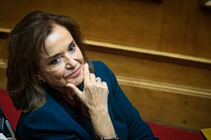 Ντόρα Μπακογιάννη: Γιόρτασε τα γενέθλιά της σβήνοντας 3 τούρτες – Η χιουμοστιστική ανάρτηση με το… σσσοκολατάκι
