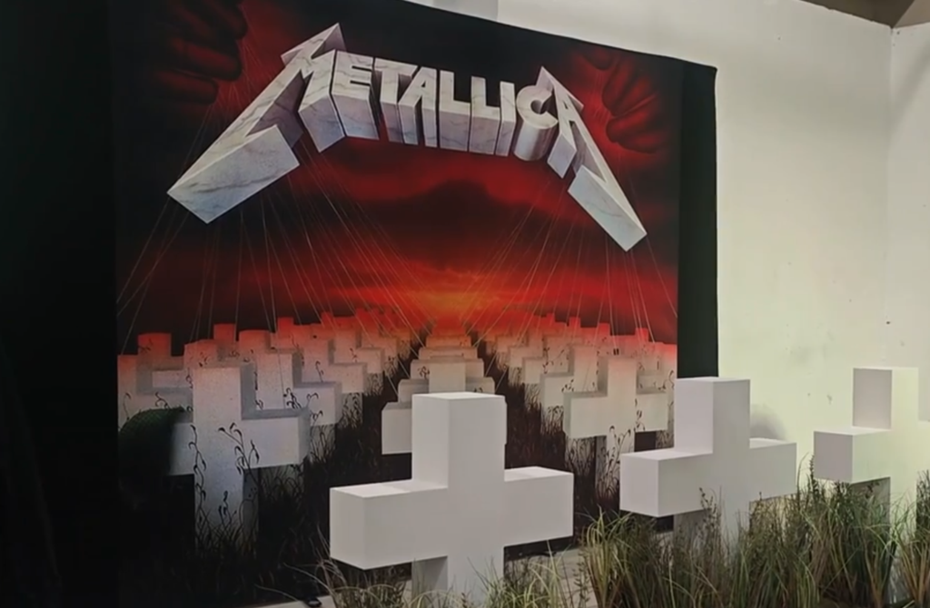 Χαμός στην Τεχνόπολη για τους Metallica – Ακόμη και πέντε ώρες στην ουρά για ένα αναμνηστικό