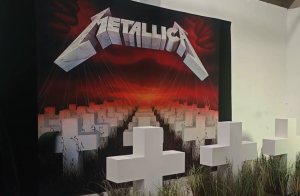 Χαμός στην Τεχνόπολη για τους Metallica – Ακόμη και πέντε ώρες στην ουρά για ένα αναμνηστικό