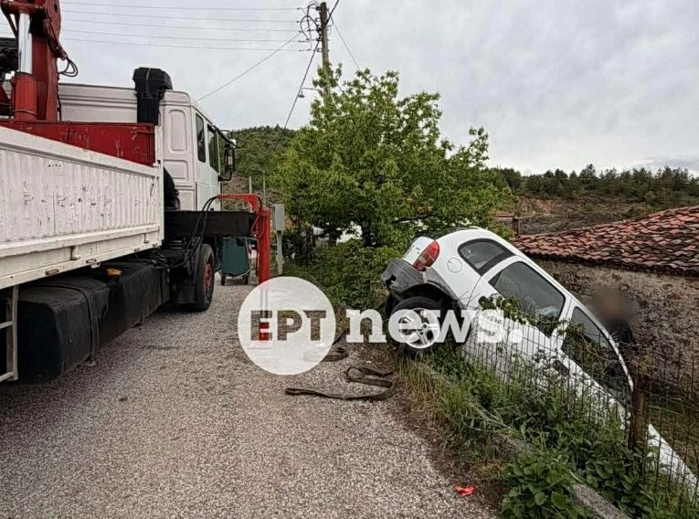 Καστοριά: Αυτοκίνητο «προσγειώθηκε» σε αυλή σπιτιού στην Ιεροπηγή