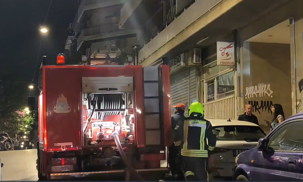 Φωτιά σε δώμα στον Λυκαβηττό – Ένας άνδρας υπέστη ελαφρά τραύματα 