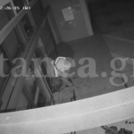 Βίντεο ντοκουμέντο: Η 26χρονη της Κάτω Τιθορέας με όπλο σε ρόλο «φρουρού» στην απόπειρα διάρρηξης ΑΤΜ