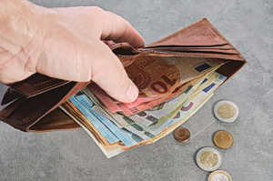 Χιλιάδες δικαιούχοι πληρώνονται από e-ΕΦΚΑ και ΔΥΠΑ αυτή την εβδομάδα – Αναλυτικά τα ποσά