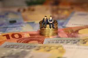 e-ΕΦΚΑ και ΔΥΠΑ: Πληρωμές 2,48 δισ. ευρώ σε εκατομμύρια δικαιούχους – Αναλυτικά οι ημερομηνίες