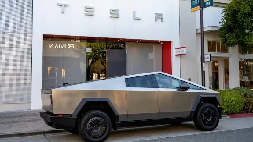 Tesla: Ανακαλεί αυτοκίνητα επειδή μπορεί να φύγουν οι τροχοί