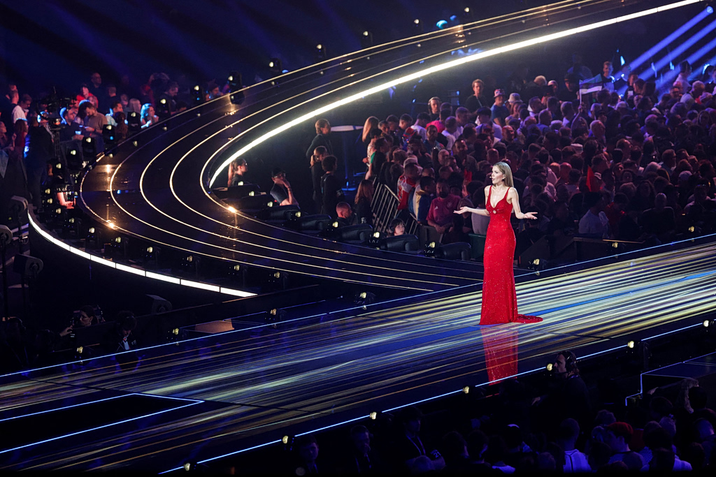Ποια είναι η Victoria Swarovski, οικοδέσποινα της φετινής Eurovision