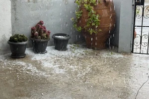 Κακοκαιρία σε Ήπειρο και Κρήτη: Ισχυρές καταιγίδες και χαλαζοπτώσεις- Ανησυχία για τις καλλιέργειες