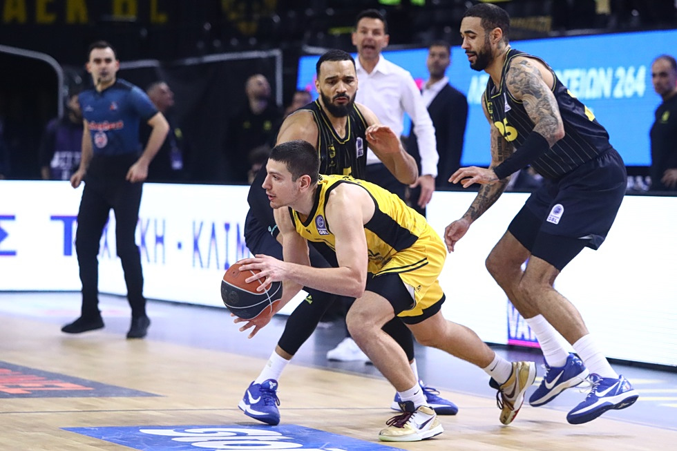 LIVE: ΑΕΚ – Άρης Betsson 17-17 (1o δεκ.)