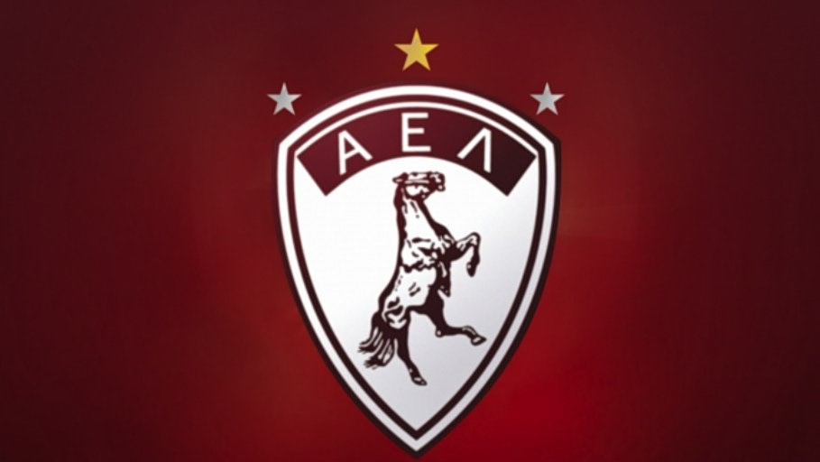 Τροχαίο ατύχημα για την Κ19 της ΑΕΛ στον δρόμο για Αθήνα – Σύγκρουση του λεωφορείου με ΙΧ