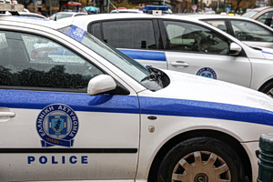 Σαλαμίνα: ΕΔΕ για την παράσυρση ανήλικης από περιπολικό – Συνελήφθη ο οδηγός