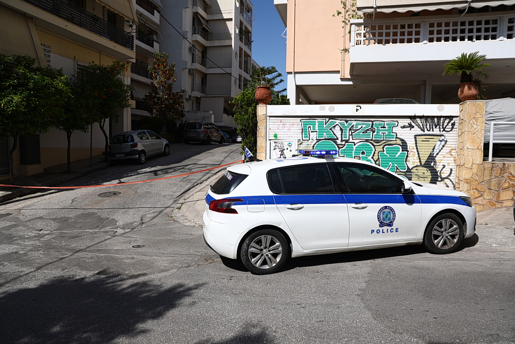Άγιοι Ανάργυροι: Σοκ από σπίτι «τρώγλη» όπου τρία παιδιά ζούσαν σε άθλιες συνθήκες – Χειροπέδες στους γονείς