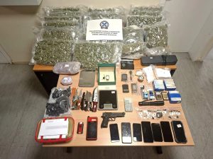 Εξαρθρώθηκε δίκτυο που έκλεβε ΙΧ και διακινούσε ναρκωτικά σε Αττική και Βοιωτία