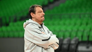 Αταμάν: «Είμαστε πεπεισμένοι ότι θα κλείσουμε τη σειρά στο γήπεδό μας»
