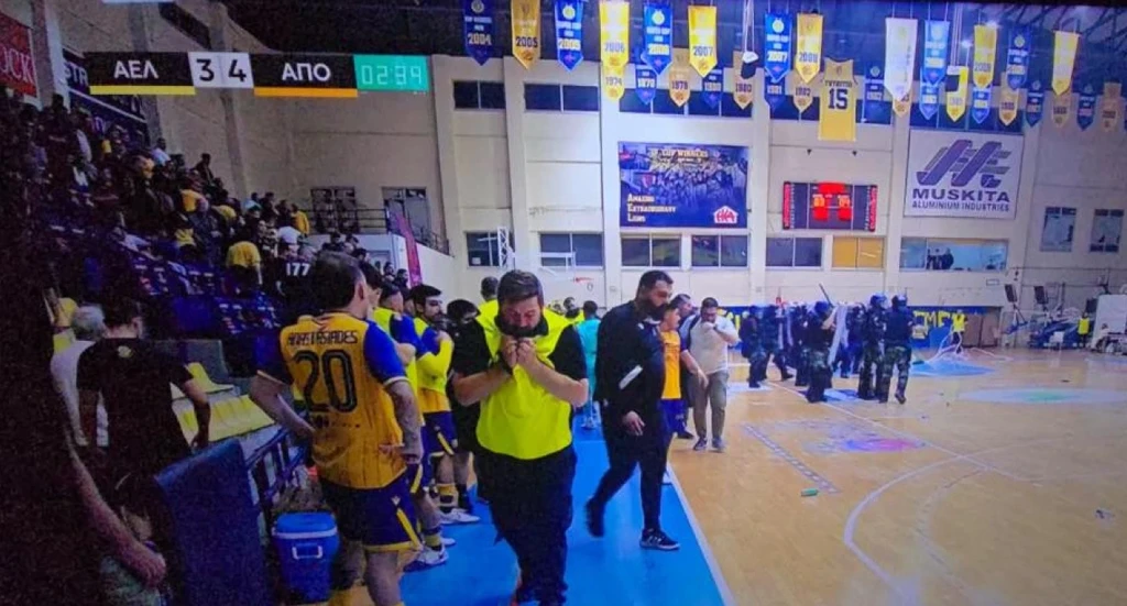 Χαμός στην Κύπρο: Διακοπή σε αγώνα futsal μετά από σοβαρά επεισόδια