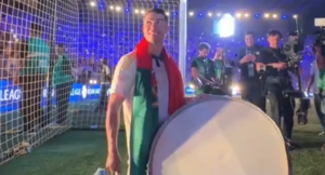 Μετά την κούπα έπιασε και το τύμπανο ο Κριστιάνο Ρονάλντο για το πρωτάθλημα της Αλ Νασρ
