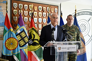 Δένδιας: Πώς αλλάζει η στρατιωτική θητεία – Εκπαίδευση σε drones, αυξήσεις αποζημίωσης και εθελόντριες γυναίκες