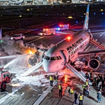 Η ανατριχιαστική στιγμή που η τουρμπίνα αεροπλάνου «ρουφάει» άνθρωπο στο αεροδρόμιο του Ντένβερ