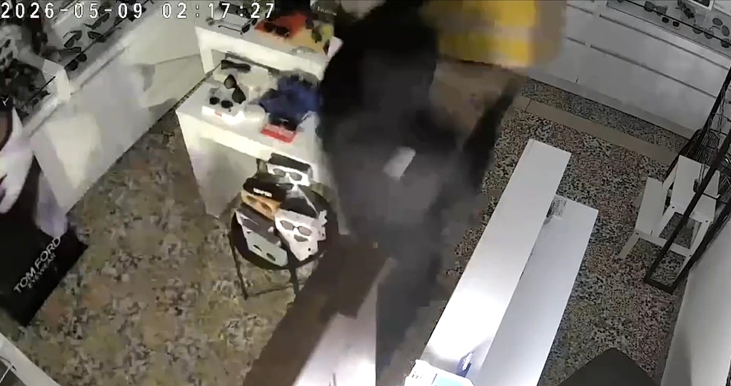 Θρασύτατοι διαρρήκτες έκλεψαν γυαλιά αξίας 20.000 ευρώ από κατάστημα οπτικών στον Άφυτο Χαλκιδικής