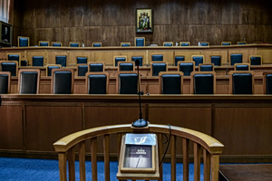 Αθώοι οι τρεις κατηγορούμενοι για την διαπόμπευση του πρώην Πρύτανη της ΑΣΟΕΕ