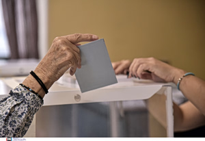 Σε προεκλογικό συναγερμό τα κομματικά επιτελεία