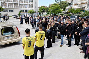 Με σημαίες του Παναιτωλικού και της ΑΕΚ το τελευταίο «αντίο» στον Διονύση Τσάμη