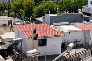 Περιστέρι: Σοκαριστική μαρτυρία για την οικογένεια που ζούσε σε τρώγλη – «Τα παιδιά 8 και 9 ετών φορούσαν πάνες»