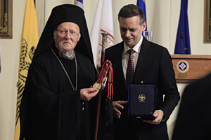 Ο Δήμος Αθηναίων τίμησε με το μετάλλιο για την «Προστασία της Περιβαλλοντικής Κληρονομιάς» τον Οικουμενικό Πατριάρχη