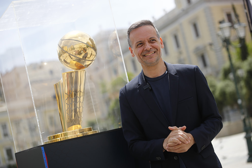 NBA: Το τρόπαιο Larry O’Brien στην Αθήνα – Παρών ο Δούκας